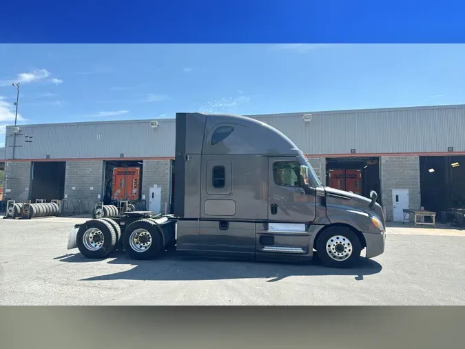 2021 Freightliner Cascadia 126