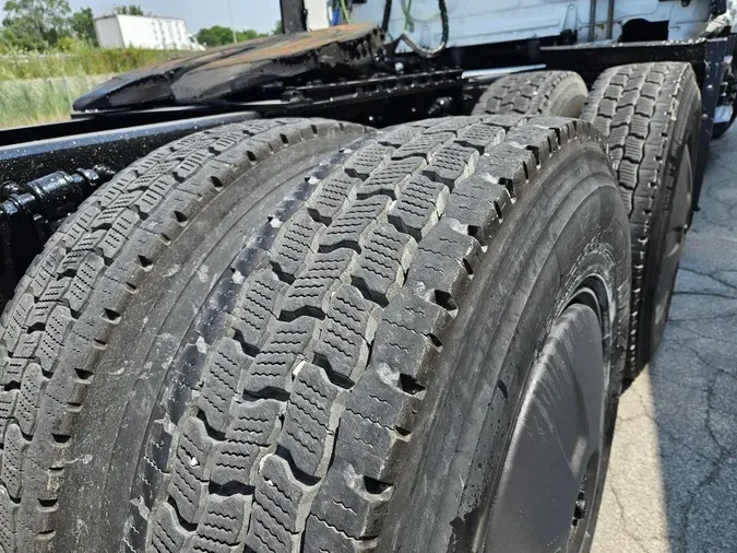 2021 FREIGHTLINER Cascadia 126