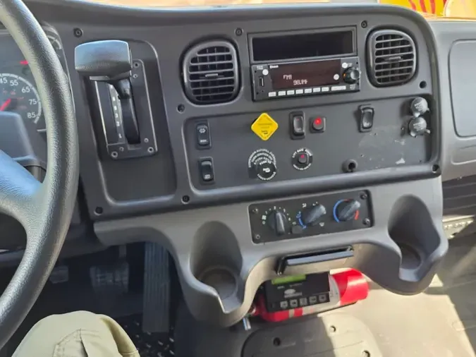 2017 FREIGHTLINER/MERCEDES M2 106