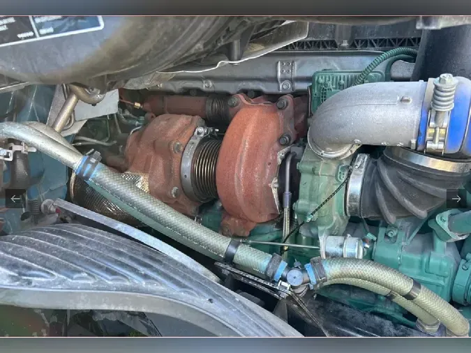 2025 VOLVO VNL64T860