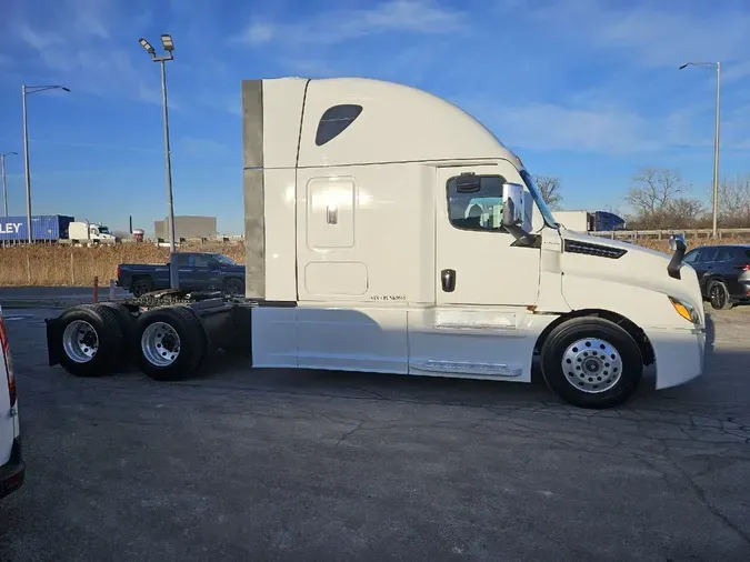 2023 FREIGHTLINER Cascadia 126