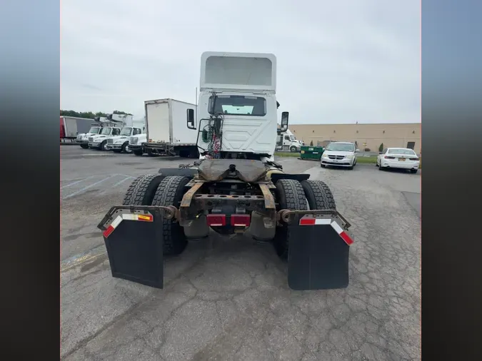2019 NAVISTAR INTERNATIONAL RH613 DAYCAB S/A