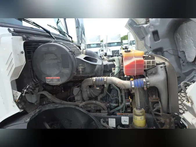 2019 Volvo VNL300