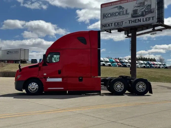 2023 FREIGHTLINER Cascadia 1264389fa950410c344eedf68aefd2f74e8