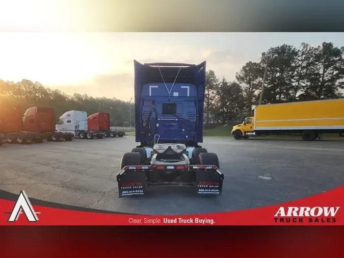 2021 VOLVO VNR64T640