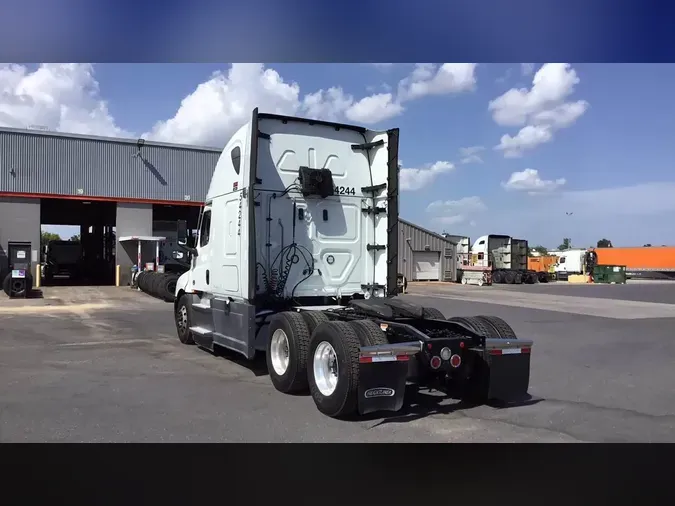 2023 Freightliner Cascadia 126
