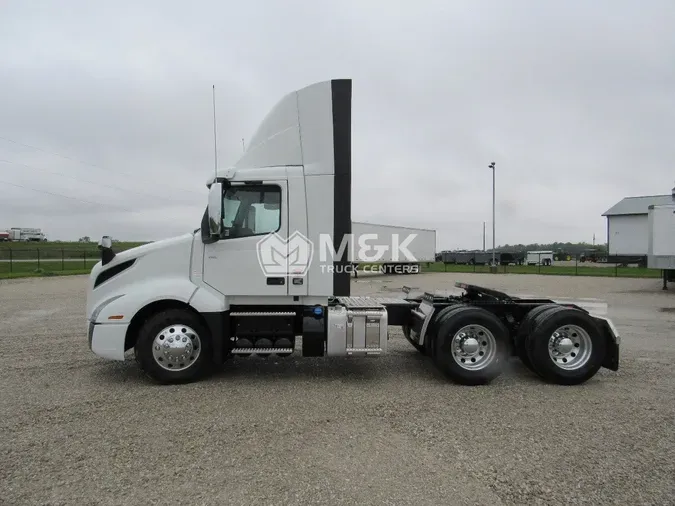 2025 VOLVO VNL64T300N