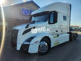 2022 VOLVO VNL64T740