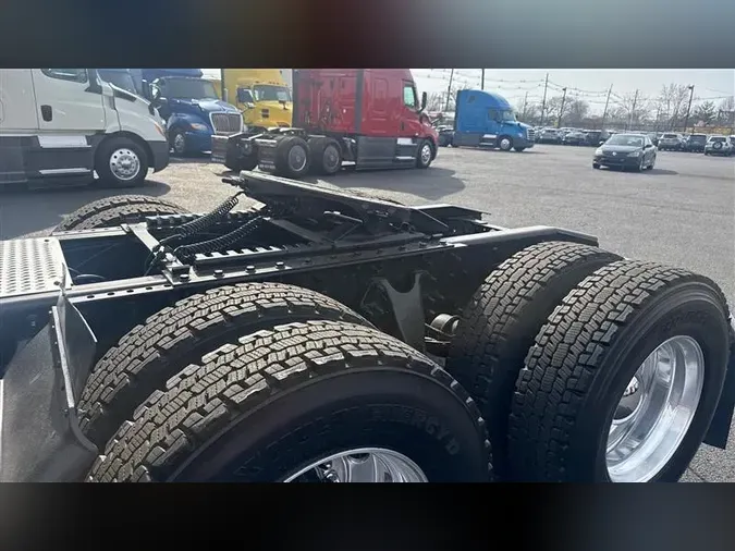 2021 INTERNATIONAL LT