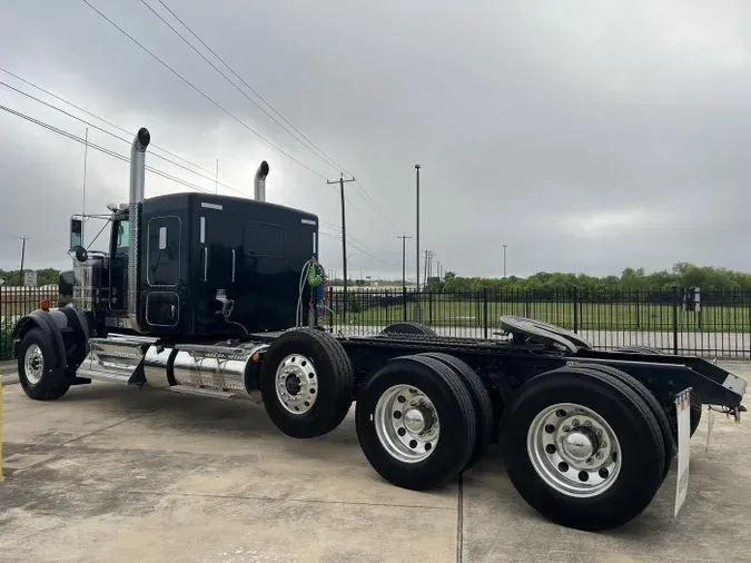 2025 Kenworth W900L