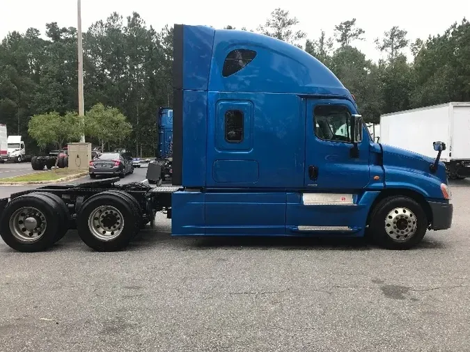 2017 Freightliner X12564ST