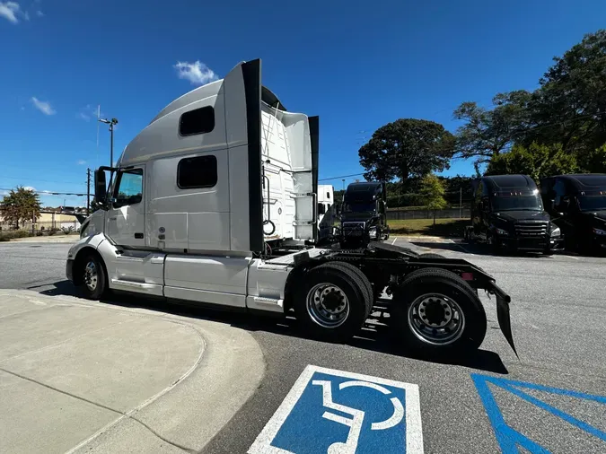 2023 Volvo VNL64T860