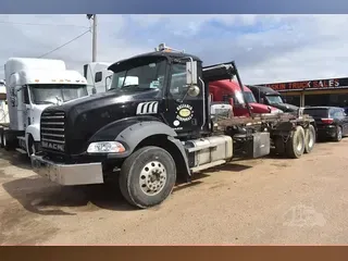 2012 MACK GRANITE GU813