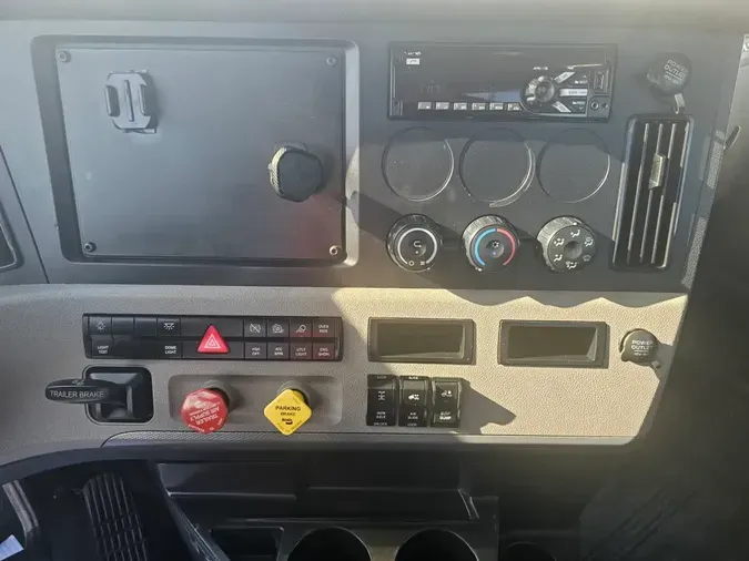 2019 FREIGHTLINER NEW CASCADIA 116
