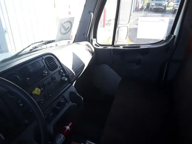 2019 FREIGHTLINER/MERCEDES M2 106
