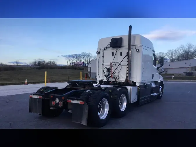 2021 Freightliner Cascadia 126
