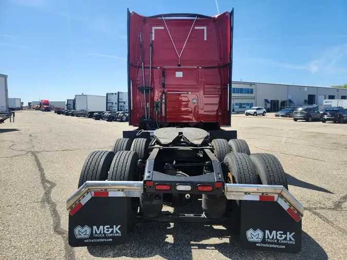 2025 VOLVO VNL64T860