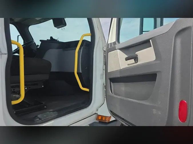 2022 Freightliner Cascadia 12643adee01dabd6b8d50c3c94b456e408a