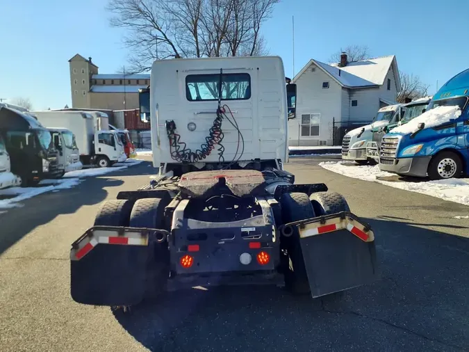 2019 VOLVO VNR42T 300