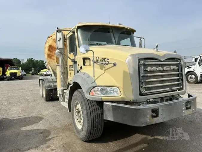 2017 MACK GRANITE GU533