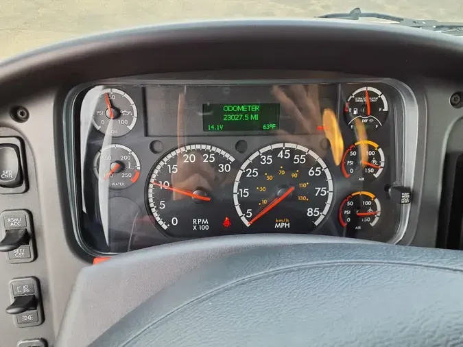 2017 FREIGHTLINER/MERCEDES M2 106