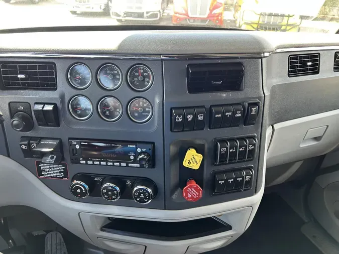 2021 Peterbilt 567