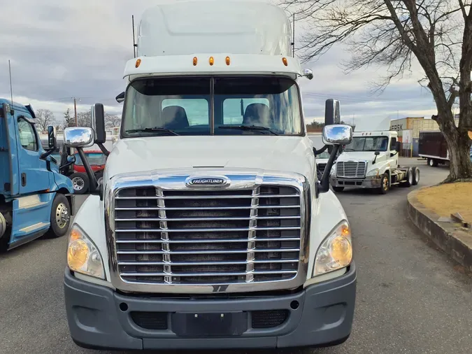 2015 FREIGHTLINER/MERCEDES CASCADIA 125