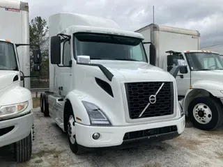 2019 VOLVO VNR64T640