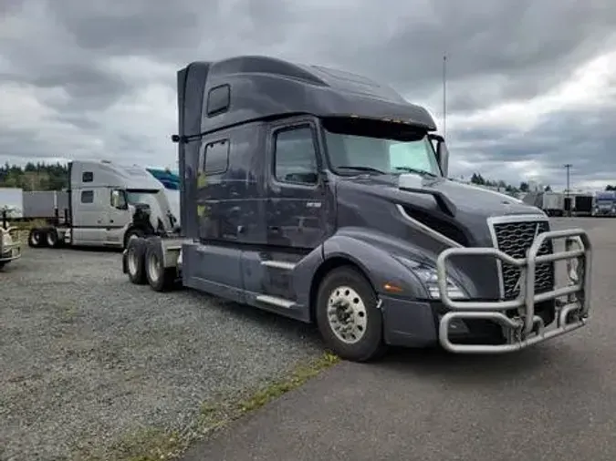 2021 VOLVO VNL860