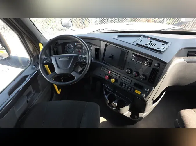 2025 Freightliner Cascadia 126