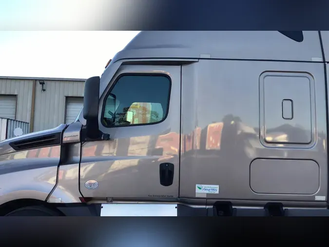 2023 Freightliner Cascadia