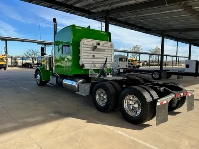 2023 Peterbilt 389