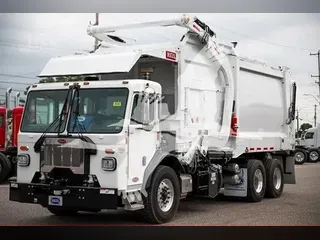 2025 PETERBILT 520