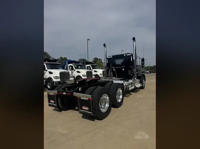2027 PETERBILT 589