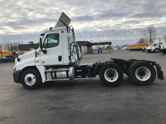 2017 Freightliner X12564ST