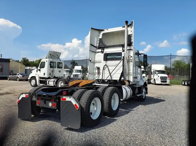 2019 VOLVO VNL64T-300