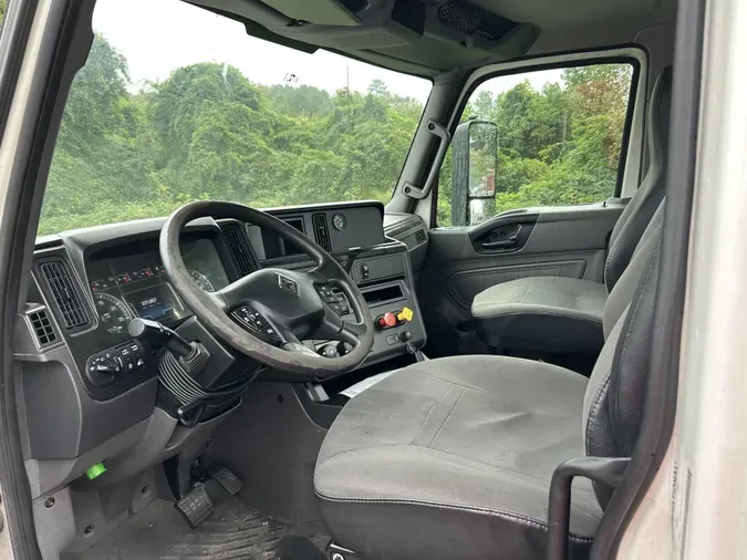 2020 International LT625