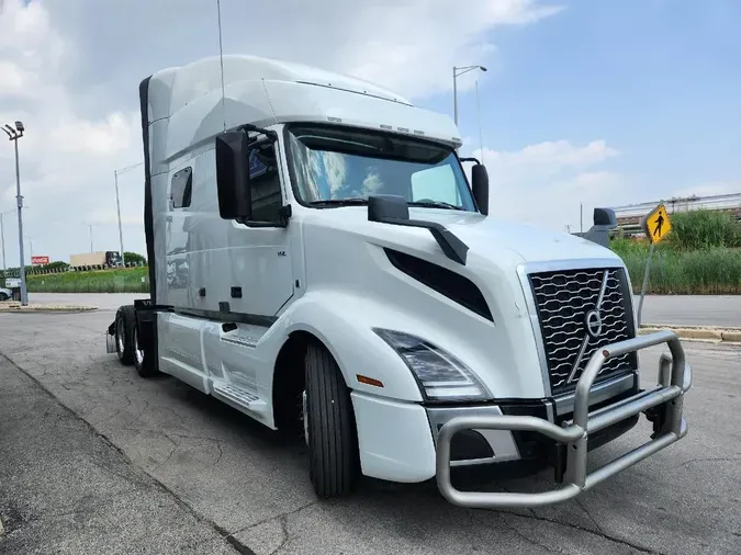 2022 VOLVO VNL64T740