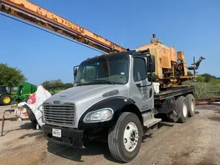 2004 Freightliner M2106