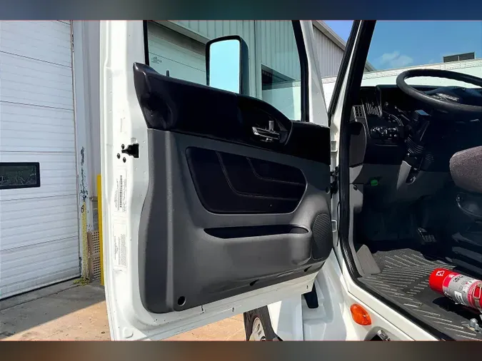 2022 INT LT625 6x4