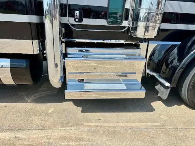 2023 Peterbilt 389