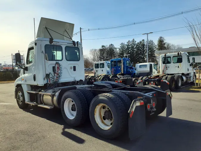 2017 FREIGHTLINER/MERCEDES CASCADIA 125