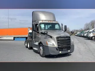 2019 Freightliner Cascadia 126