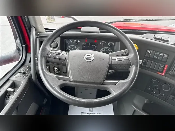 2021 VOLVO VNL760