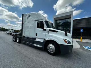 2020 Freightliner Cascadia 126