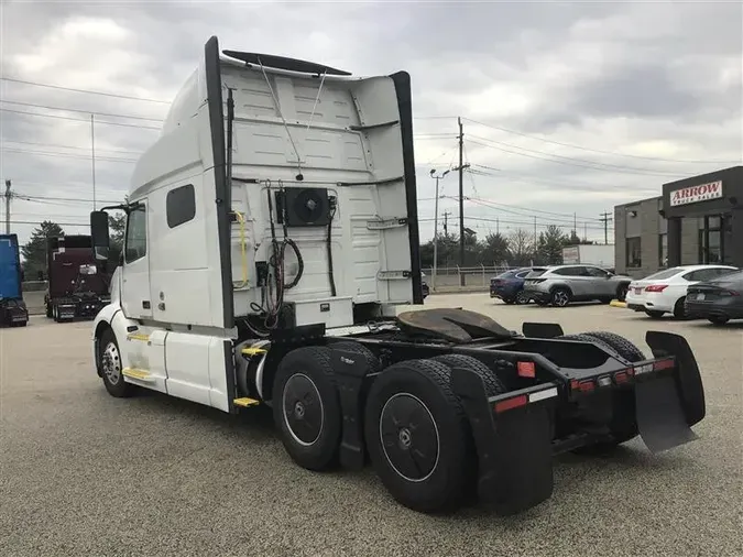 2021 VOLVO VNL740