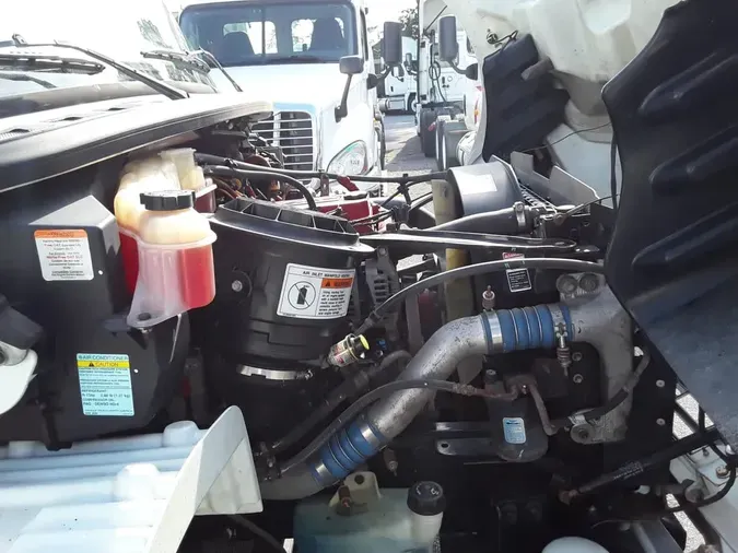 2019 FREIGHTLINER M2 106