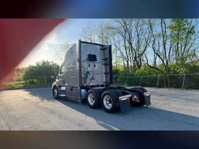 2021 Freightliner Cascadia
