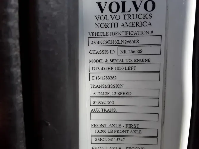 2020 VOLVO VNL64T-760