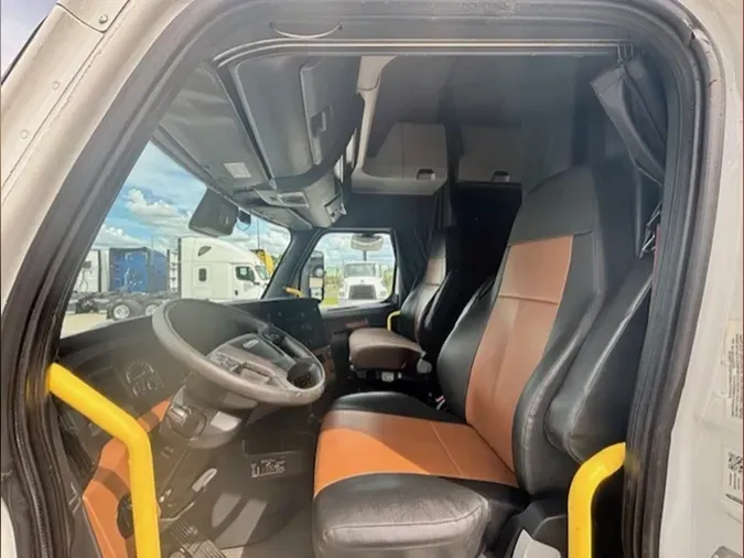 2021 Freightliner Cascadia 126